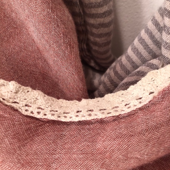 Patterned infinity scarf with lace trim - Picture 4 of 4